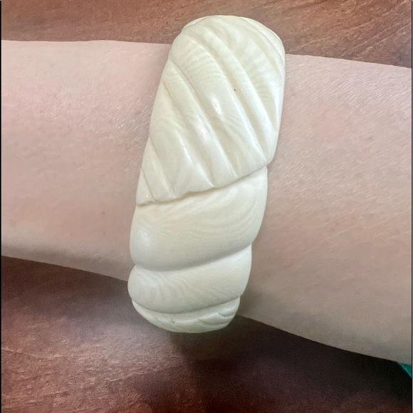 Vintage Plastic Ivory Bangle Bracelet, EUC - Picture 2 of 6